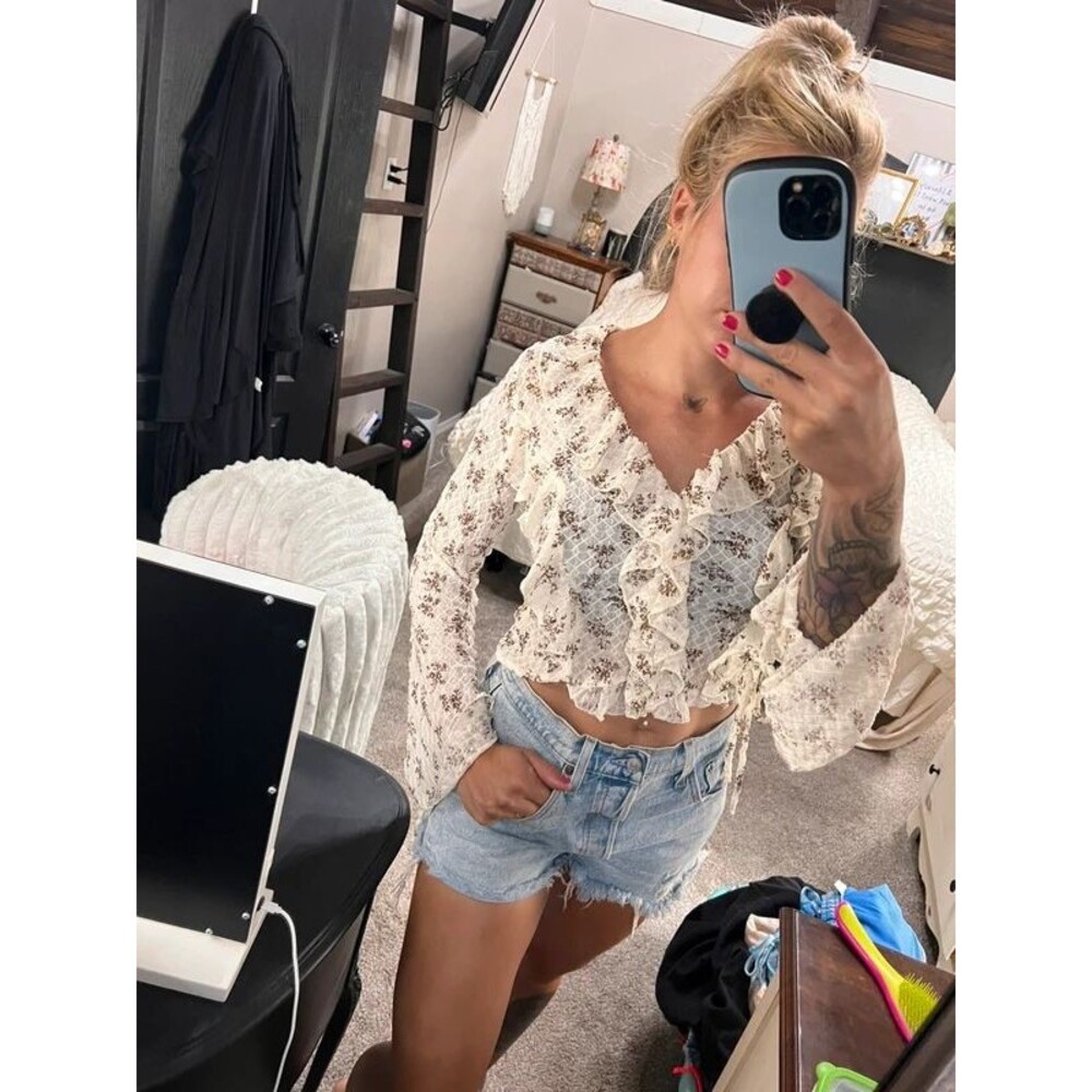 Willow root floral ruffle top